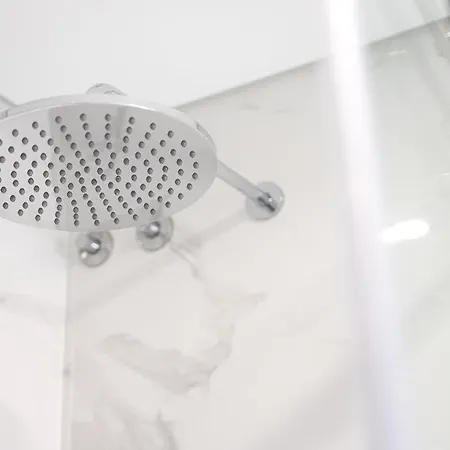 Brand New Luxurious 2-bedroom Duplex Apartment *