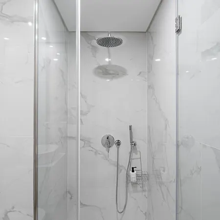 Brand New Luxurious 2-bedroom Duplex *