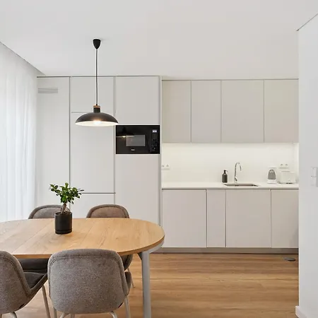 Brand New Luxurious 2-bedroom Duplex Lägenhet *