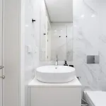 Brand New Luxurious 2-bedroom Duplex * Oporto